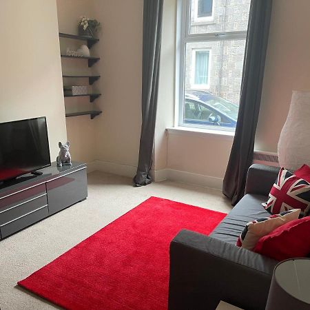 Beautiful 2 Bedroom Apartment- Prime Location, Aberdeen Centre Dış mekan fotoğraf