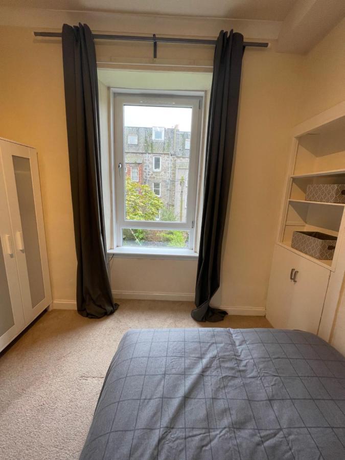 Beautiful 2 Bedroom Apartment- Prime Location, Aberdeen Centre Dış mekan fotoğraf