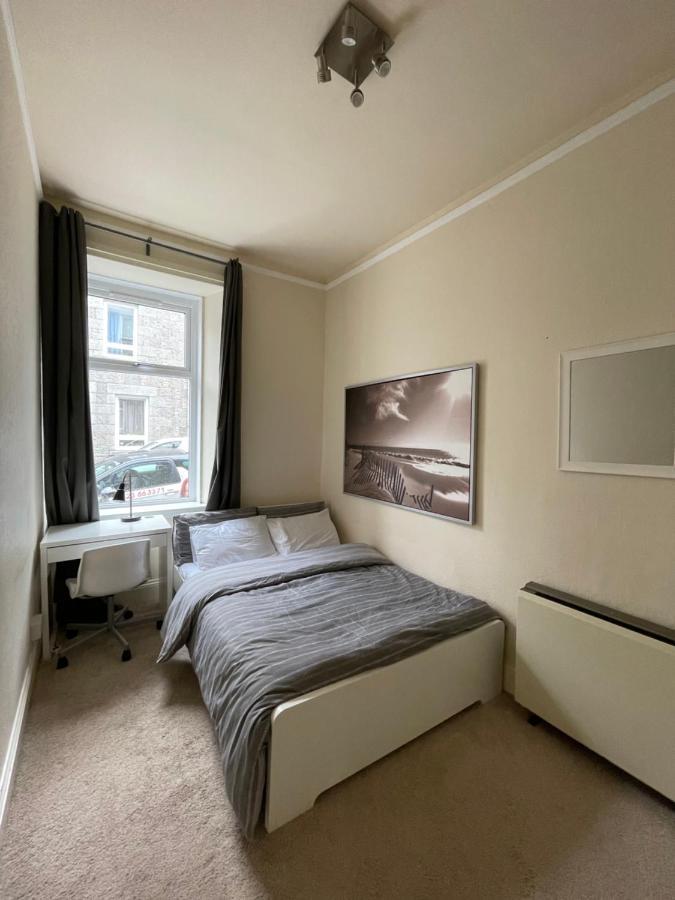 Beautiful 2 Bedroom Apartment- Prime Location, Aberdeen Centre Dış mekan fotoğraf